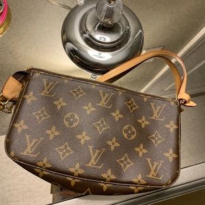 Louis Vuitton Clutch